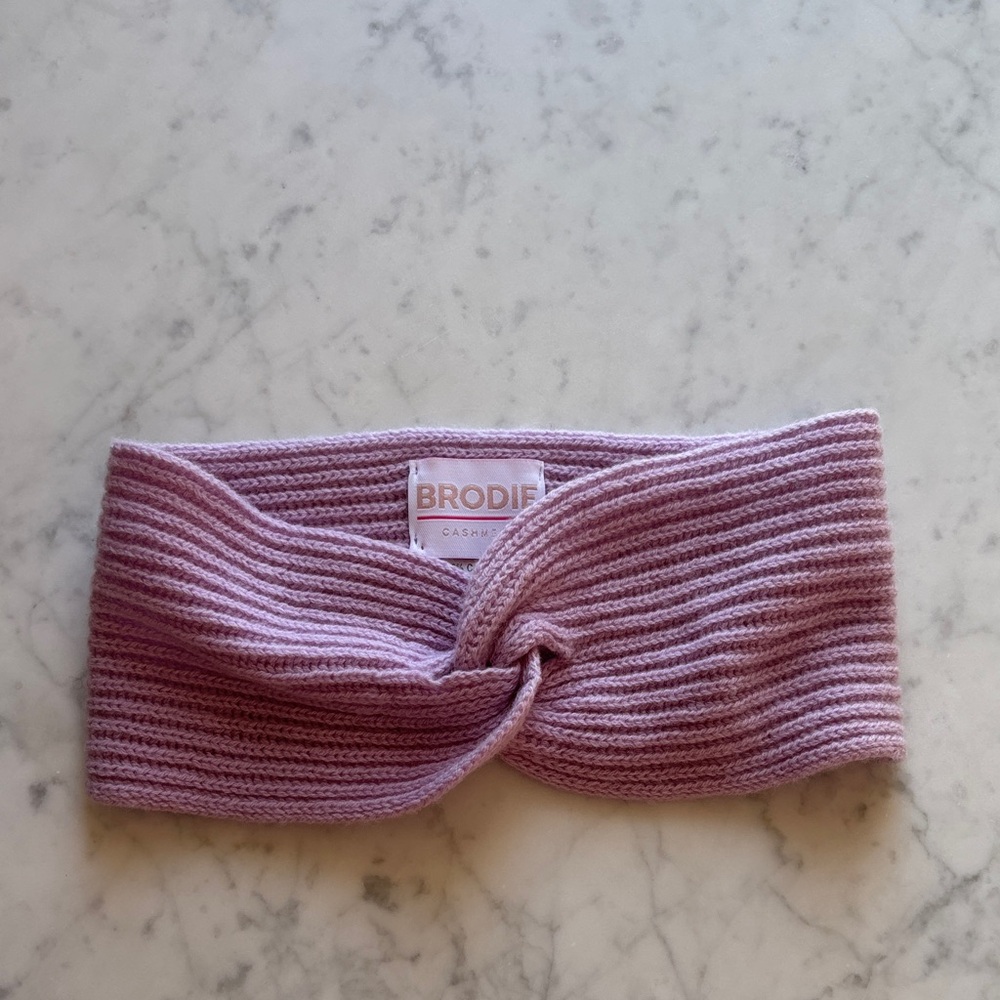 Brodie Cashmere Ribbed Knit Twist Headband in Dusty Pink